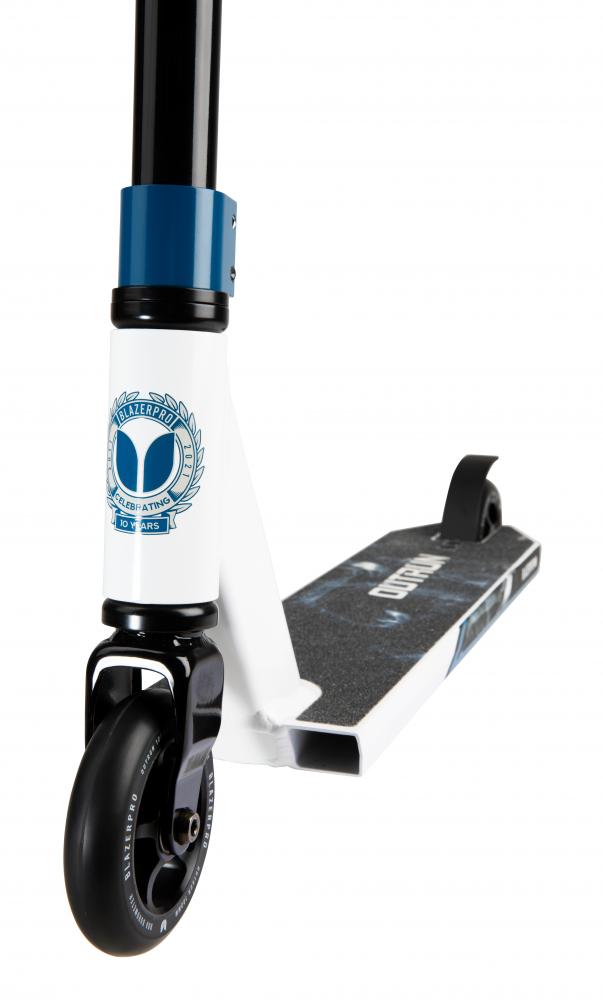 Blazer Pro Outrun 2 FX Complete Scooter - Smoke White