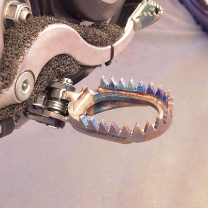 Titanium Anti-mud Footpegs 02-26 Honda CR CRF Africa Twin 125 150 250 300 450 1000 1100 Scar S2516AM