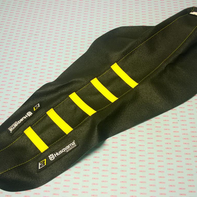 19-22 Tc/fc 20-23 Te/fe Husqvarna Zebra Seat Cover, Blackbird 1624Z